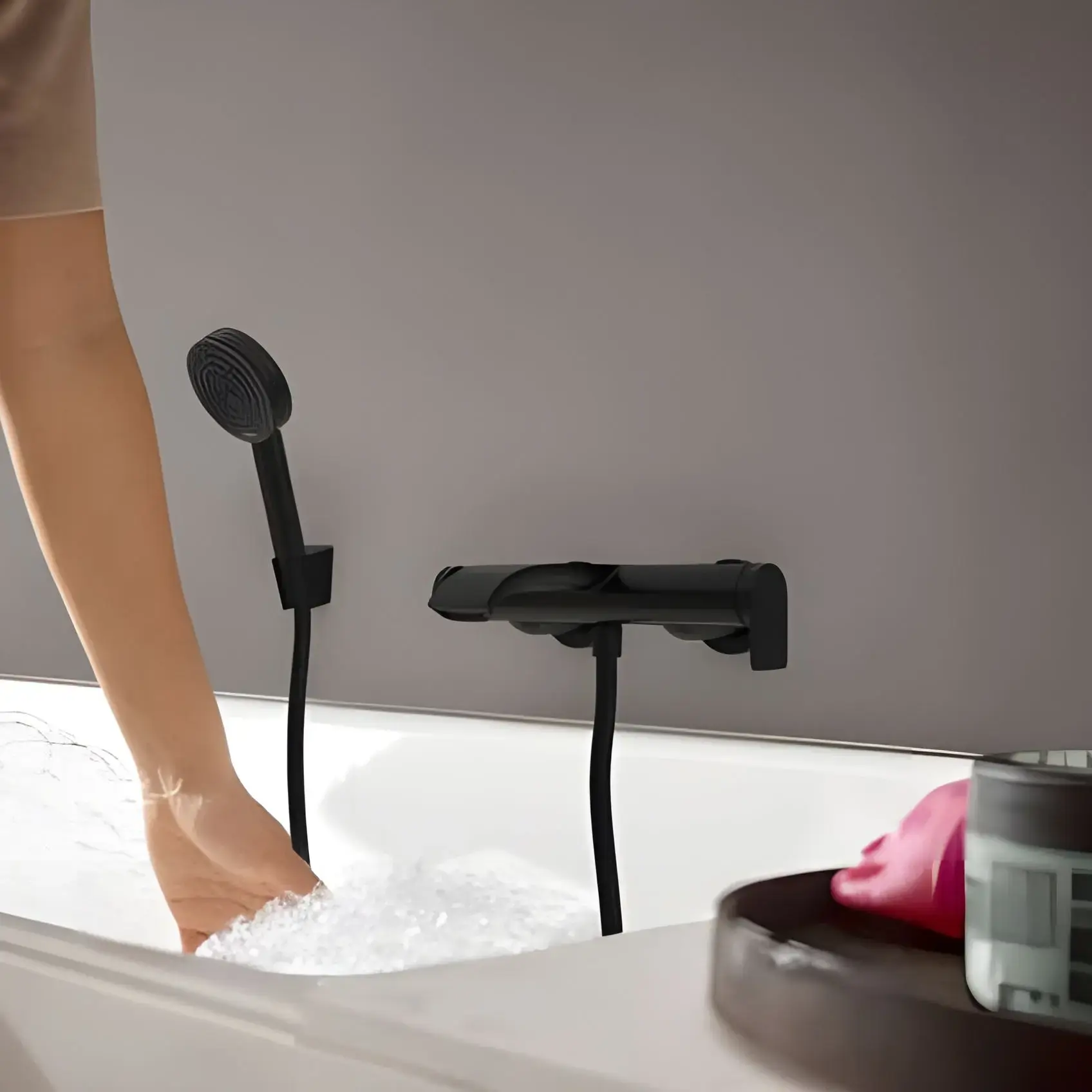 Змішувач для ванни Vivenis Hansgrohe 75420670 Matt Black — вид спереду