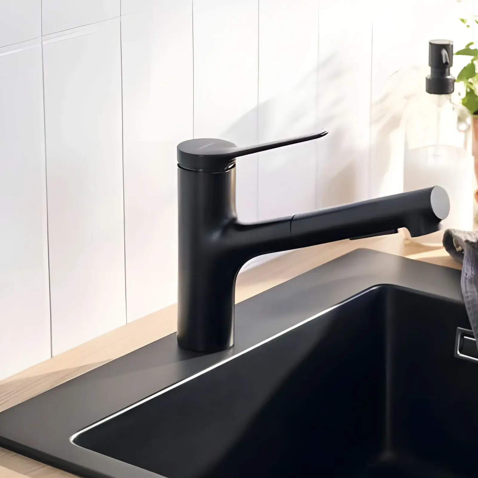 Змішувач для кухні Zesis M33 Hansgrohe 74803670 Matt Black — вид спереду