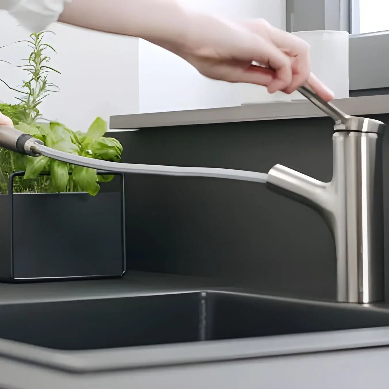 Змішувач для кухні Zesis M33 Hansgrohe 74803800 Stainless Steel Finish — вид спереду