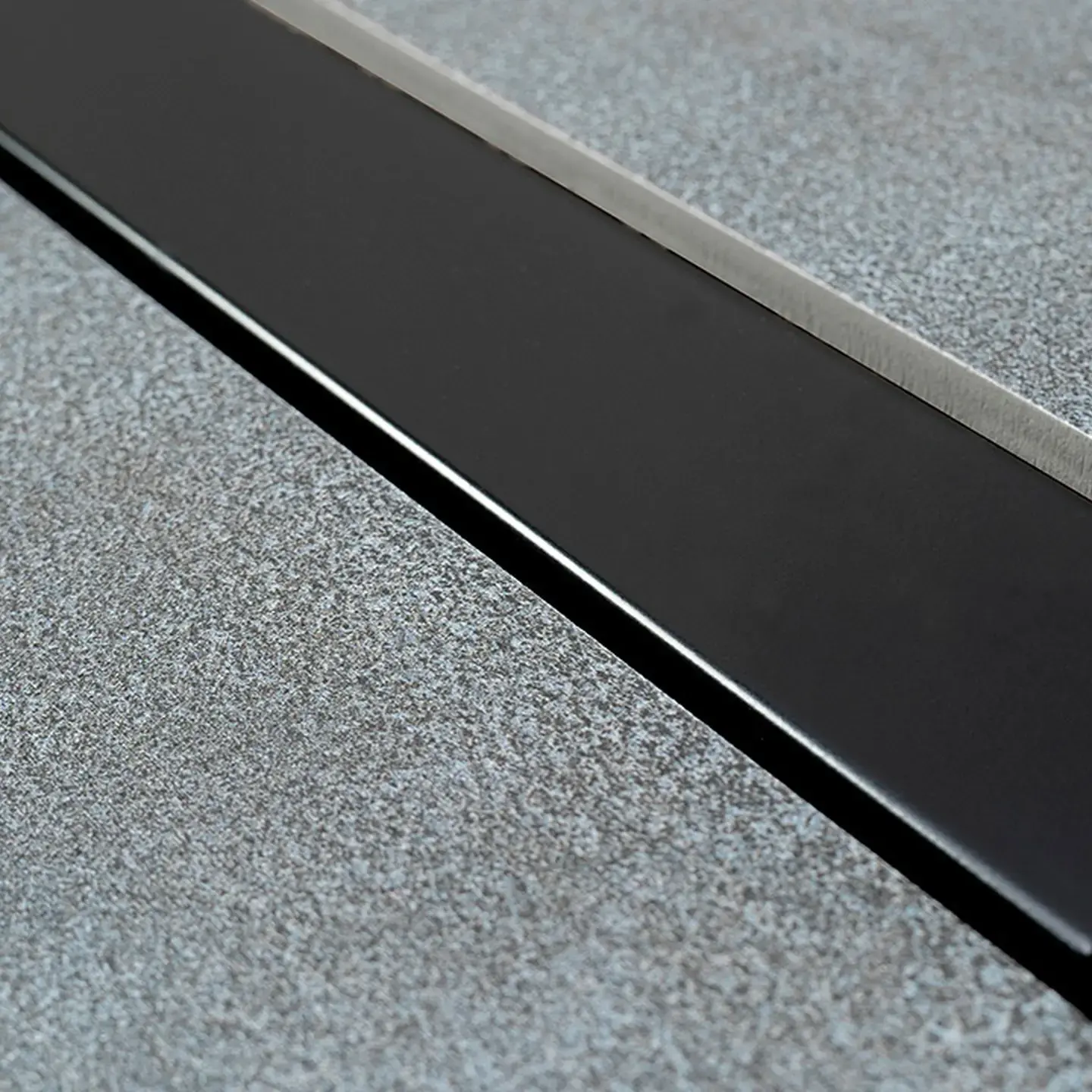 Душовий канал 75 см з решіткою Confluo Frameless Line Pestan 13701321 Black 75 х 10 см — вид спереду