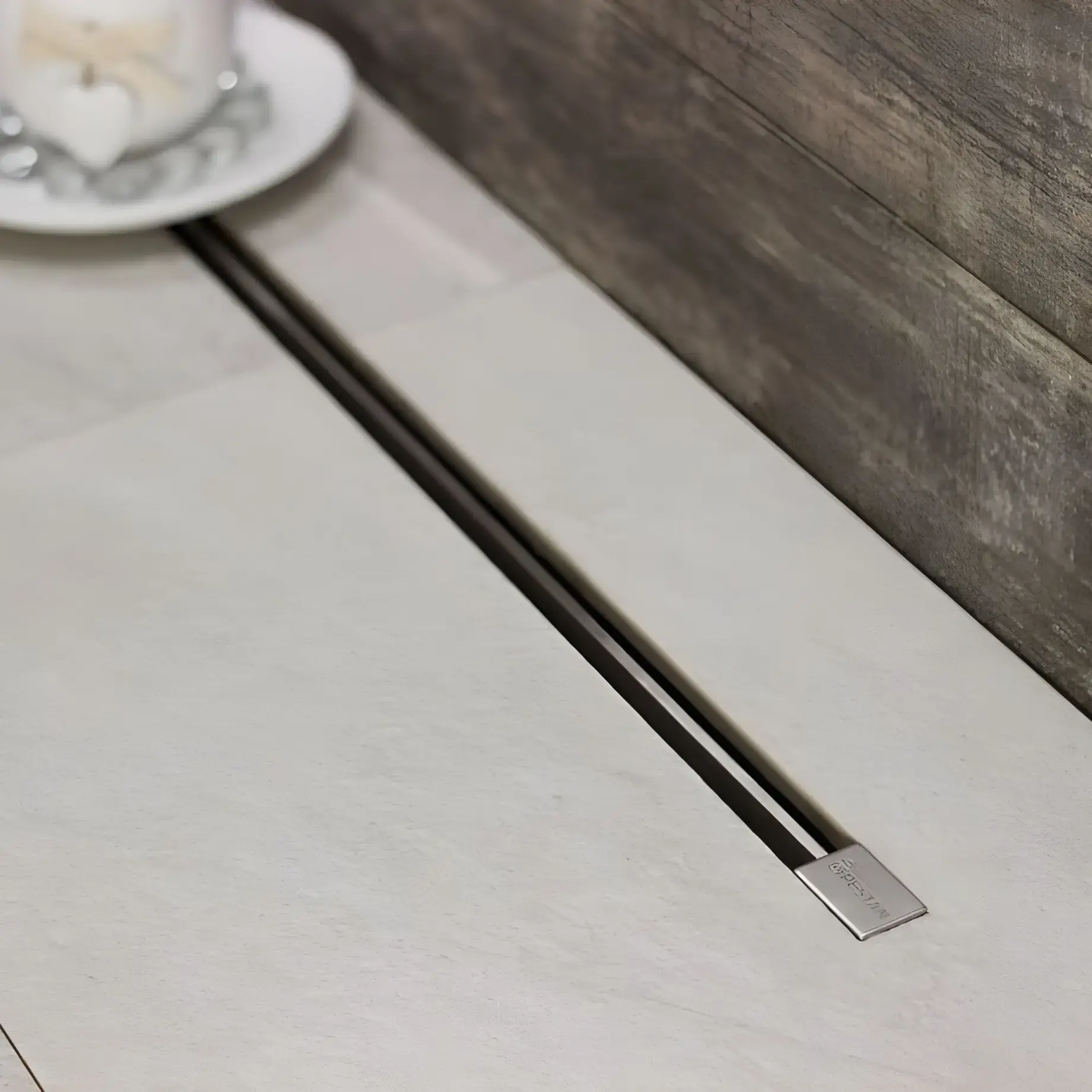 Душовий канал 85 см з решіткою Confluo Slim Line Pestan 13100035 85 х 10 см — бічний ракурс