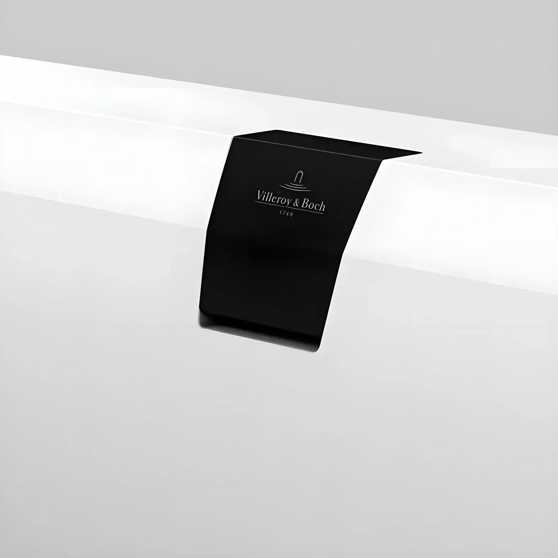 Комплект підключення води до зливу-переливу для ванни Squaro Edge 12 Villeroy & Boch UPCON0123-33 Black Matt — вид спереду