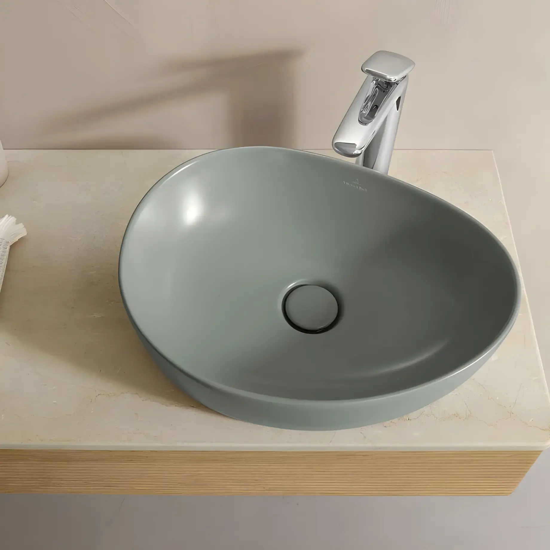 Умывальник Antao Villeroy & Boch 4A7351R8 — вид спереди