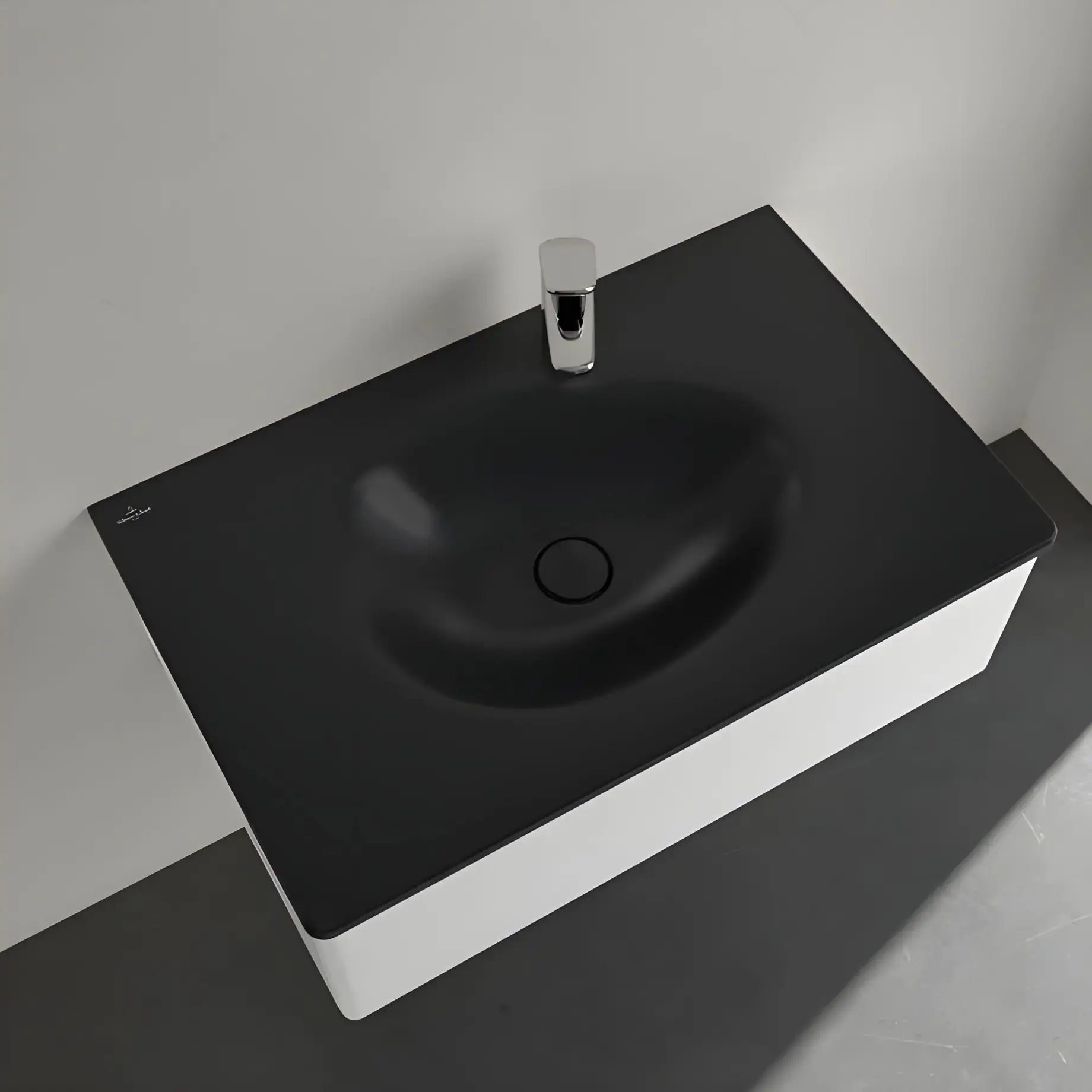 Умивальник Antao Villeroy & Boch 4A7584R7 Pure Black CeramicPlus — вид спереду