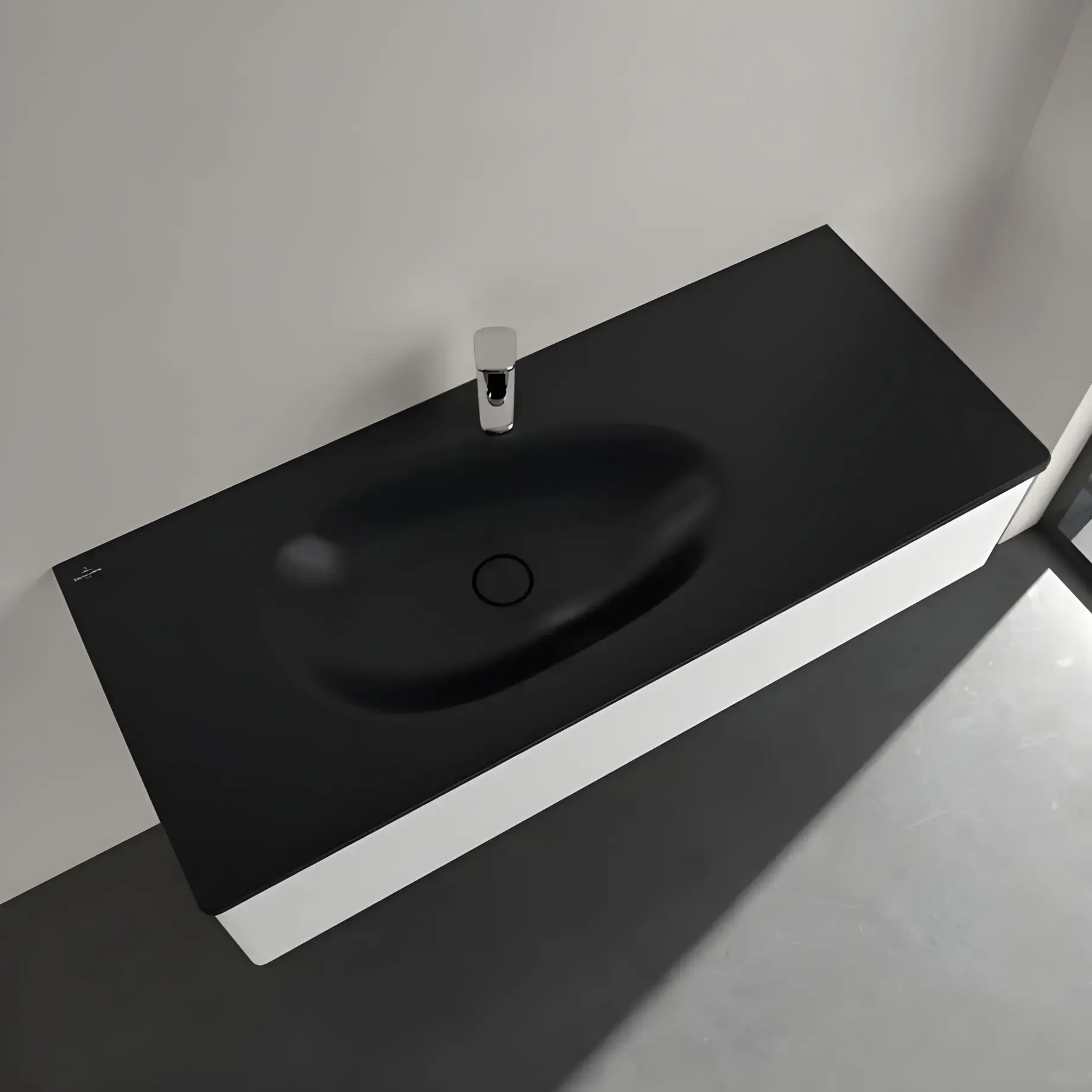 Умивальник Antao Villeroy & Boch 4A77LBR7 Pure Black CeramicPlus — вид спереду