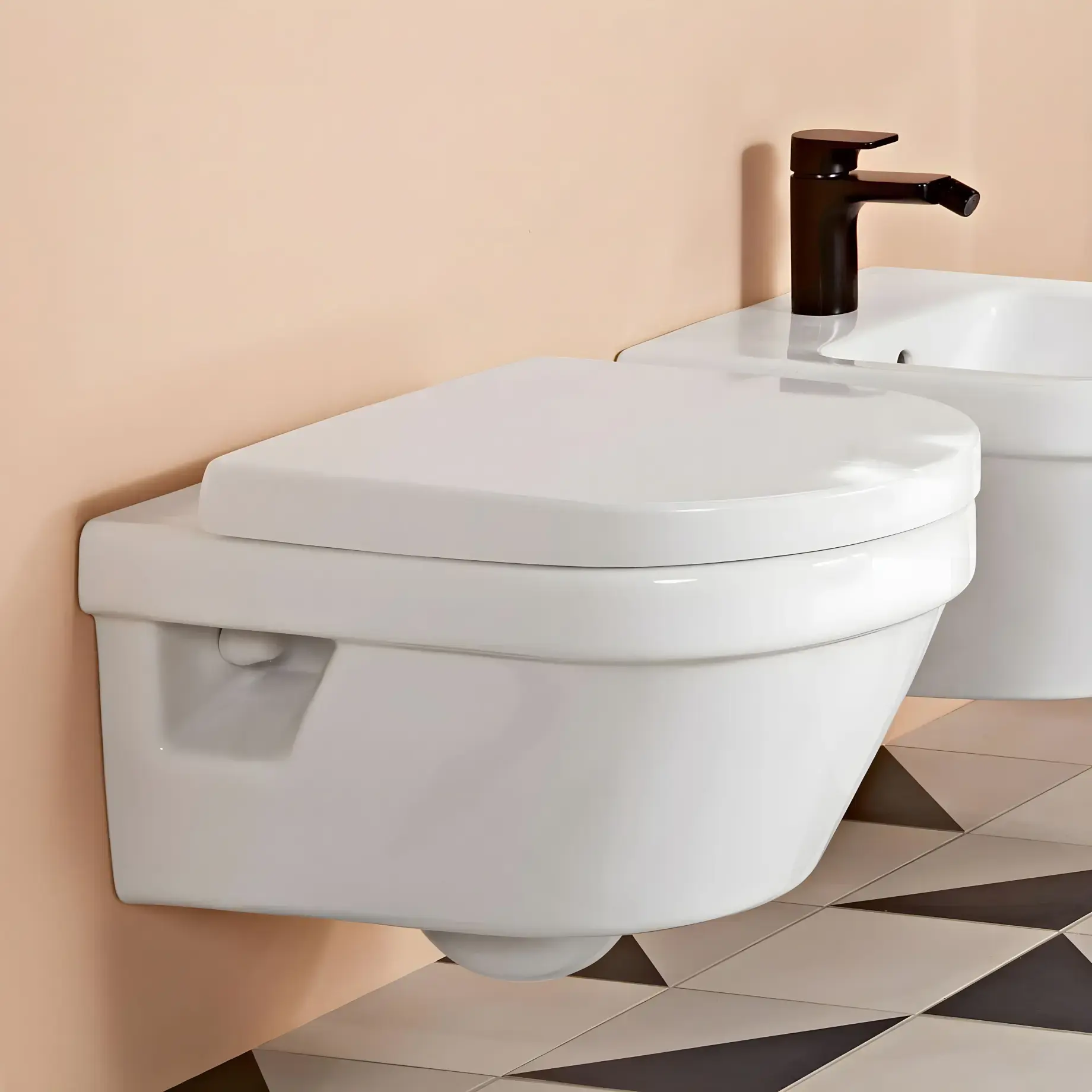 Унітаз Architectura Villeroy & Boch 5684HRR1 White Alpin CeramicPlus — бічний ракурс