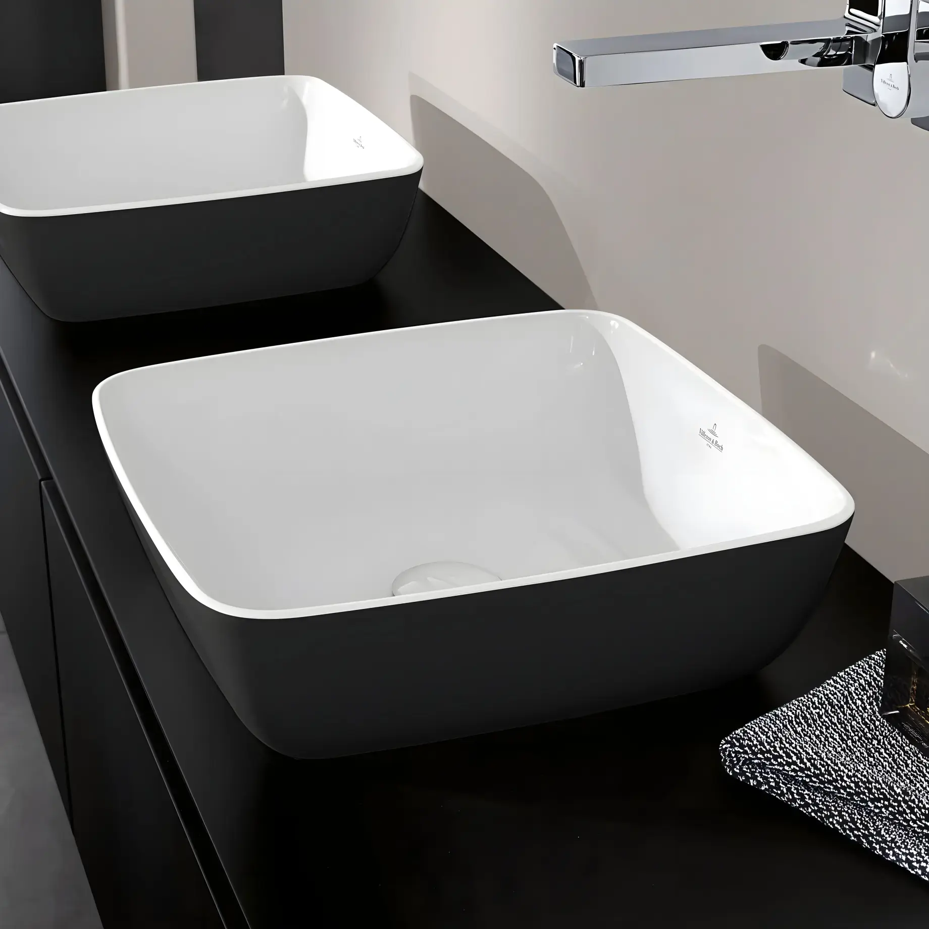 Умивальник Artis Villeroy & Boch 417841BCT8 Coal Black — ракурс 3/4