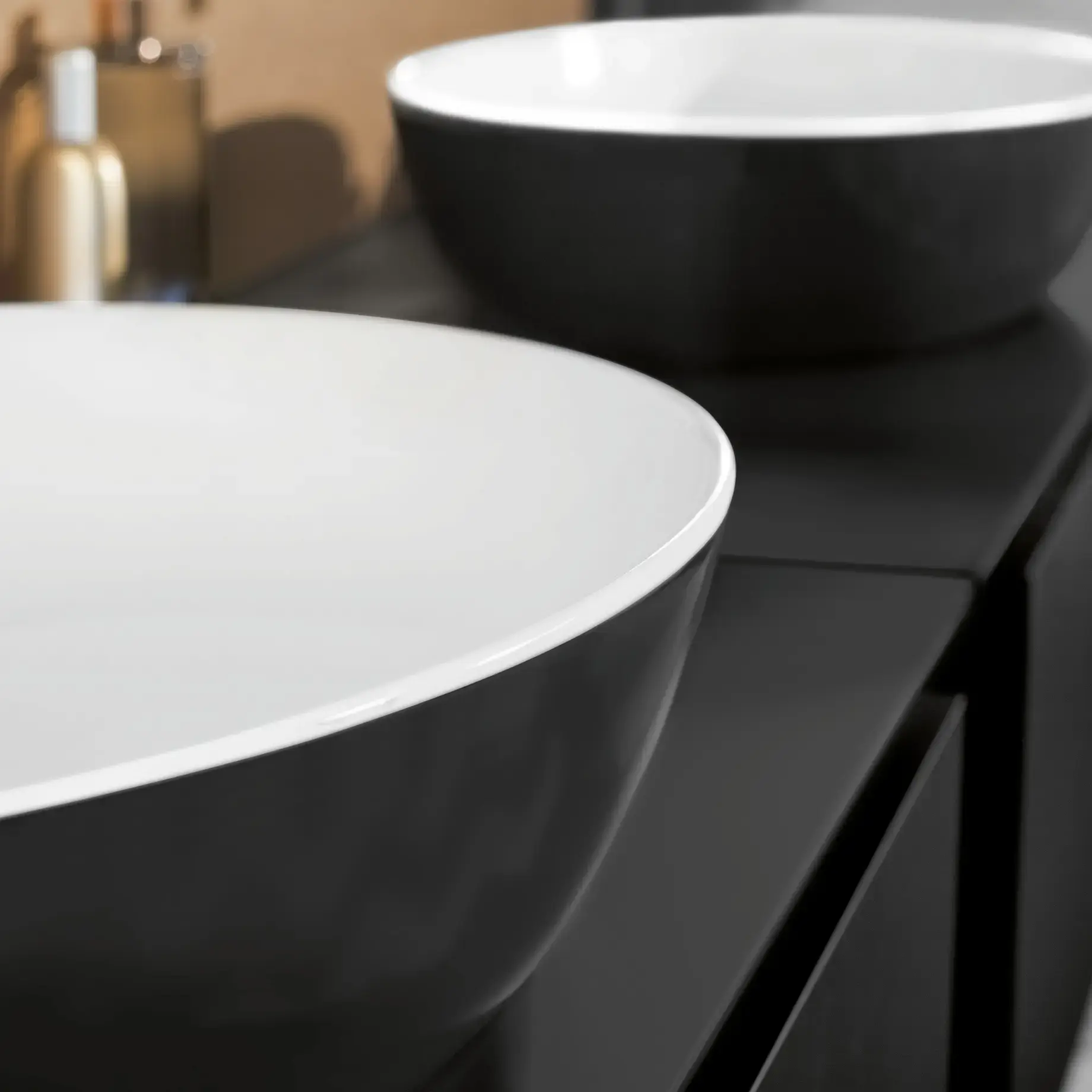 Умивальник Artis Villeroy & Boch 417943BCT8 Coal Black — вид ззаду