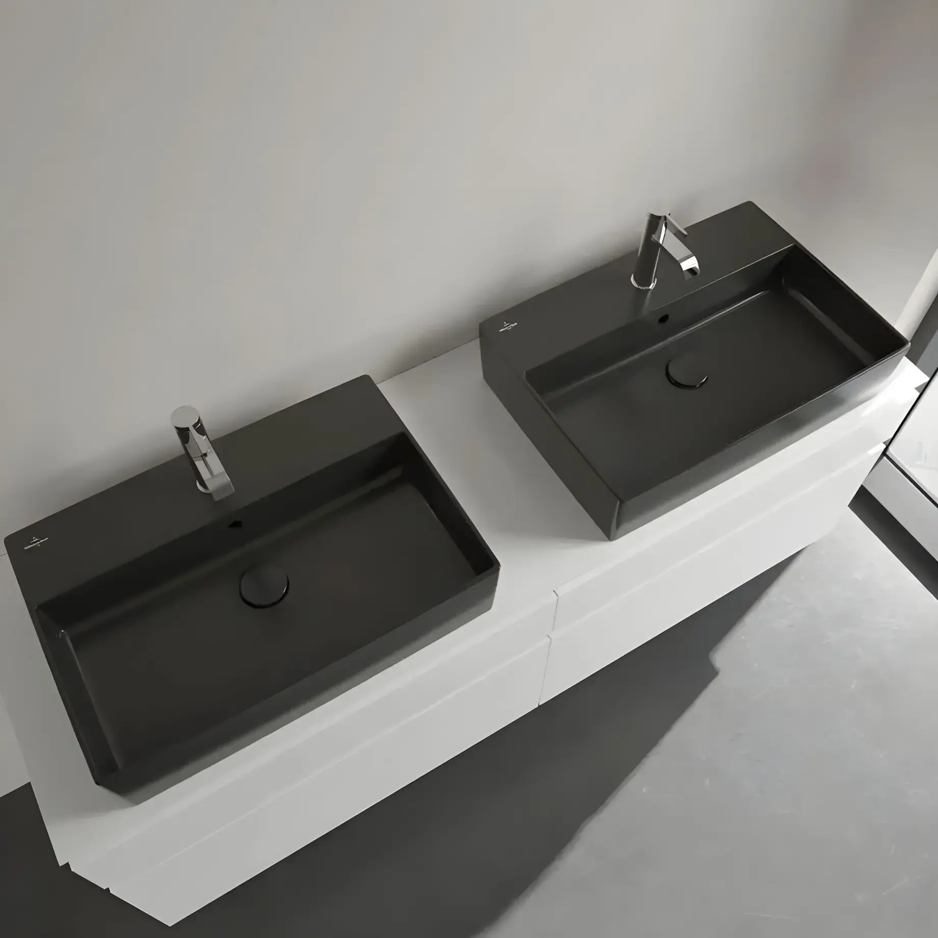 Умивальник Memento 2.0 Villeroy & Boch 4A0760S5 Ebony CeramicPlus — ракурс 3/4
