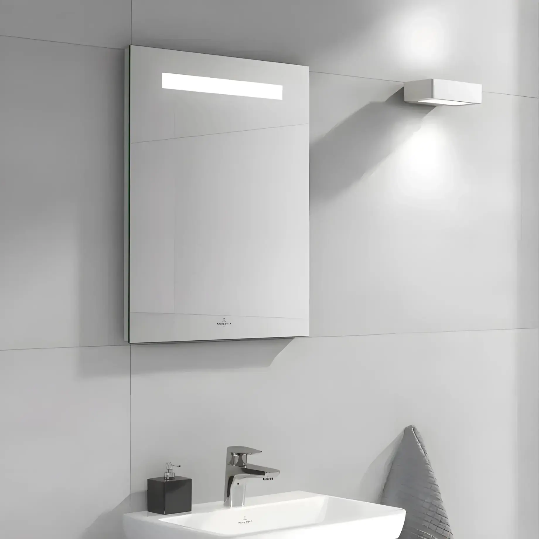 Дзеркало More To See One Villeroy & Boch A430A700 — бічний ракурс