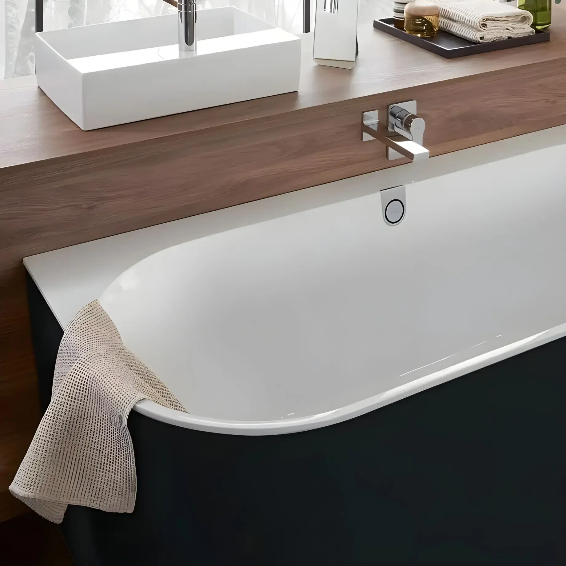 Ванна Oberon 2.0 Villeroy & Boch UBQ180OBR9CDBCV-01_BCT8 — в интерьере ванной комнаты