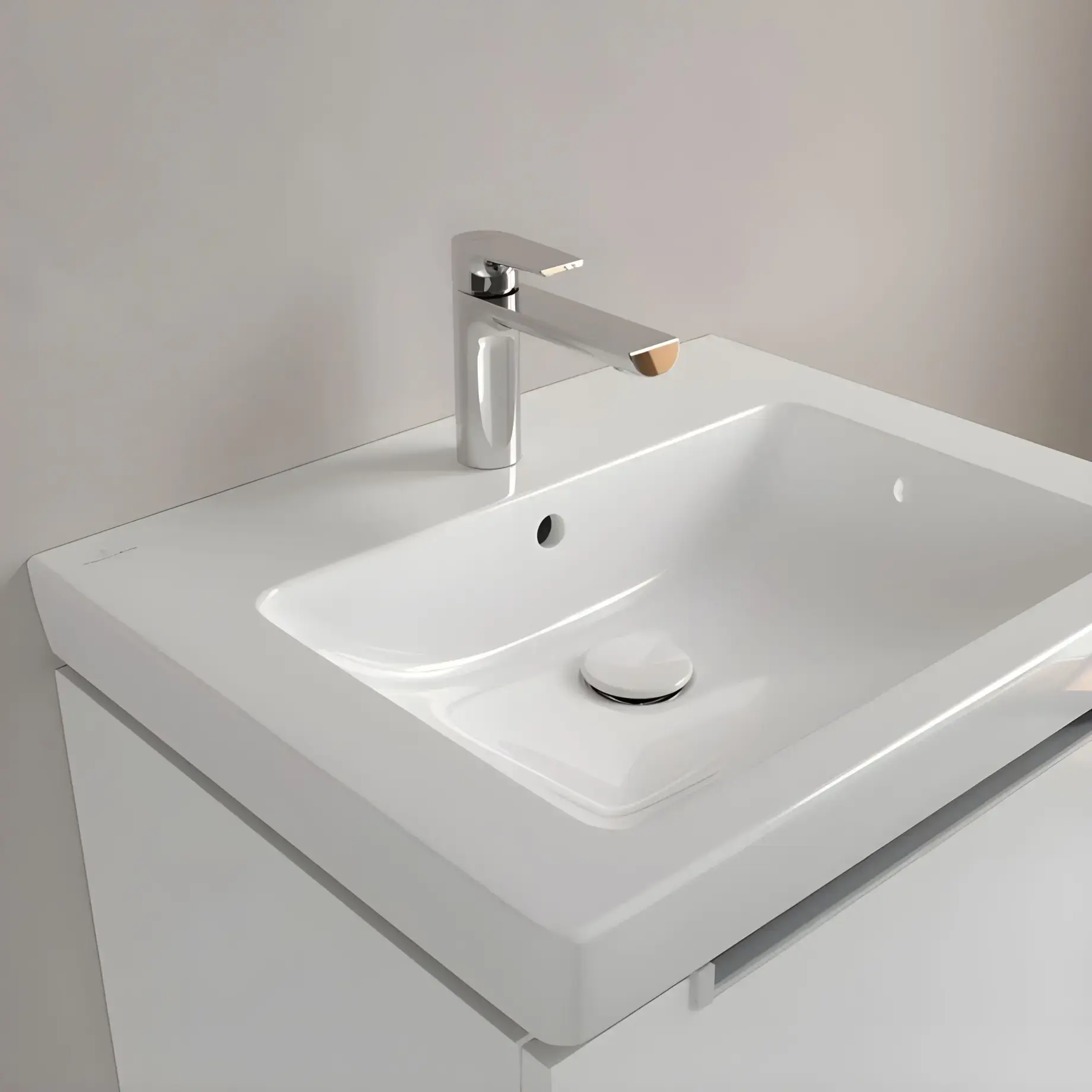 Умивальник Subway 2.0 Villeroy & Boch 7113F001 — ракурс 3/4