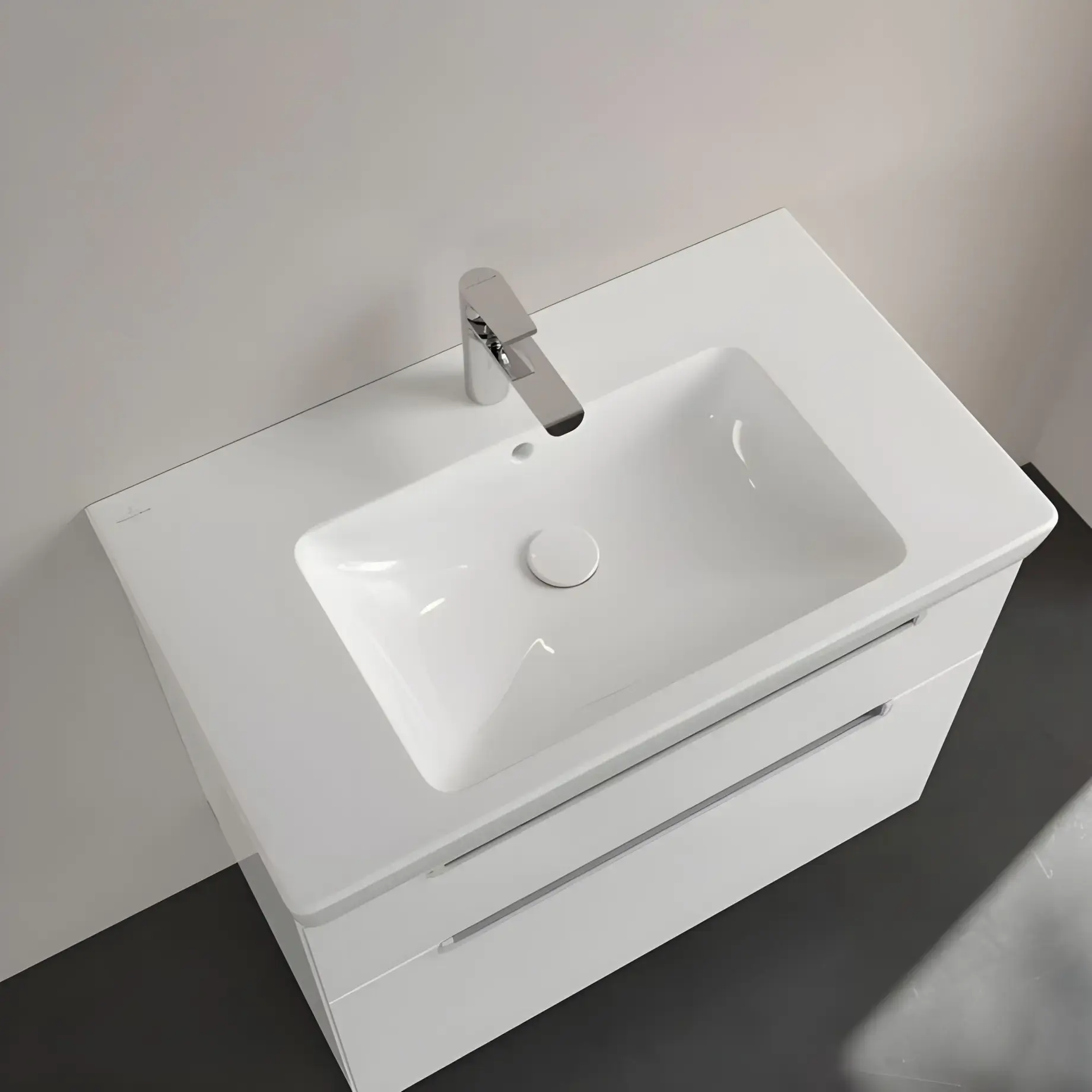 Умивальник Subway 2.0 Villeroy & Boch 71758001 — вид ззаду