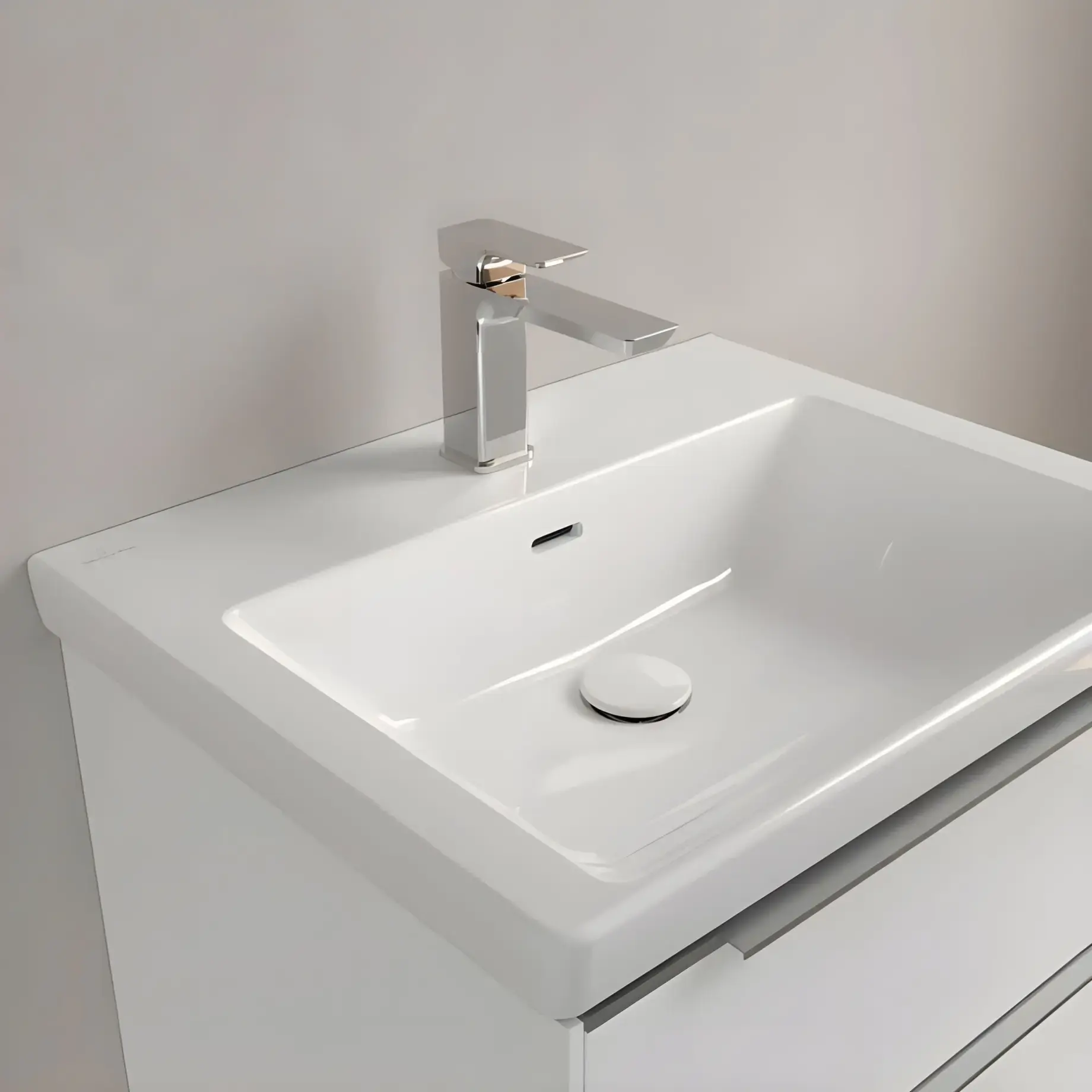 Умивальник Subway 3.0 Villeroy & Boch 4A706001 Alpine White — в інтерʼєрі ванної кімнати