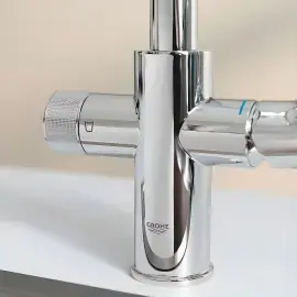 Змішувач для кухні для подачі технічної і фільтрованої води Blue Pure BauCurve Grohe 30580000 — ракурс 3/4