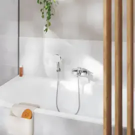 Змішувач для ванни Cubeo з душовим гарнітуром Grohe 1018140000 Chrome — вид спереду