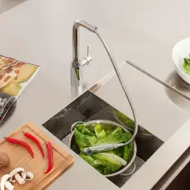 Змішувач для кухні з витяжним виливом Essence Grohe 30270000 — вид ззаду
