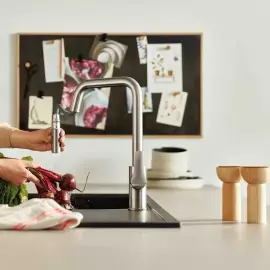 Змішувач для кухні Eurosmart з витяжною лійкою Grohe 30619DC0 Super Steel — бічний ракурс