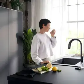 Змішувач для кухні Aqittura M91 Hansgrohe 76836670 Matt Black — бічний ракурс