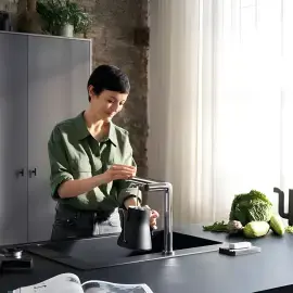 Змішувач для кухні Aqittura M91 Hansgrohe 76837000 Chrome — бічний ракурс