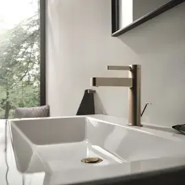 Змішувач для раковини Finoris Hansgrohe 76025140 Brushed Bronze — вид спереду