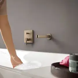 Змішувач для ванни та душу Finoris Hansgrohe 76416140 Brushed Bronze — вид спереду