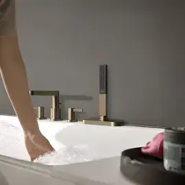 Змішувач для ванни Finoris Hansgrohe 76444140 Brushed Bronze — вид спереду