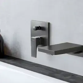 Змішувач для ванни та душу Metropol Hansgrohe 32546340 Brushed Black Chrome — бічний ракурс