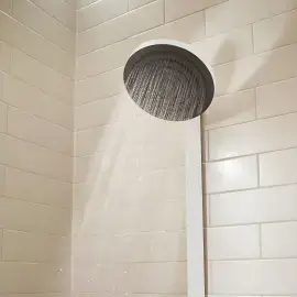 Душова система з термостатом Pulsify S Hansgrohe 24240700 White Matt — ракурс 3/4