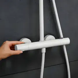 Душова система з термостатом Pulsify S Puro Hansgrohe 24222700 White Matt — ракурс 3/4