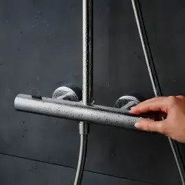 Душова система з термостатом Pulsify S Puro Hansgrohe 24236000 Chrome — деталь крупним планом