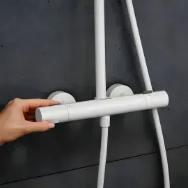 Душова система з термостатом Pulsify S Puro Hansgrohe 24237700 White Matt — ракурс 3/4