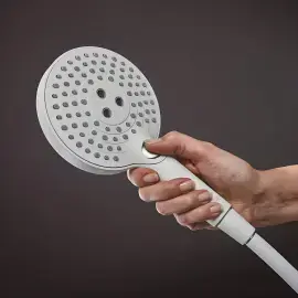 Душова система з термостатом Raindance Select S Hansgrohe 27633700 White Matt — деталь крупним планом