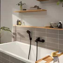 Змішувач для ванни Rebris E Hansgrohe 72450670 Matt Black — бічний ракурс
