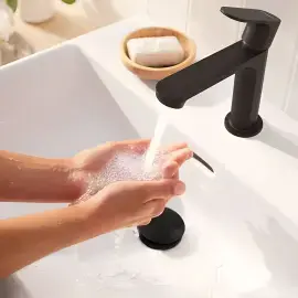 Змішувач для раковини Rebris S Hansgrohe 72588670 Matt Black — бічний ракурс