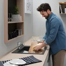 Кухонна дошка F16 Hansgrohe 40961000 Natural Oak — бічний ракурс