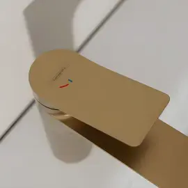 Змішувач для раковини Vivenis Hansgrohe 75023140 Brushed Bronze — бічний ракурс