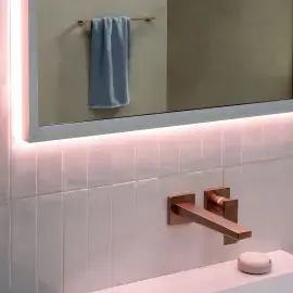 Дзеркало Xarita E Hansgrohe 54985700 — ракурс 3/4