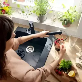 Змішувач для кухні Zesis M33 Hansgrohe 74820670 Matt Black — вид ззаду