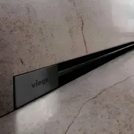 Решітка для душового каналу Advantix Vario Wall Drain L300-1200 мм Viega 736583 Matt Black — вид спереду